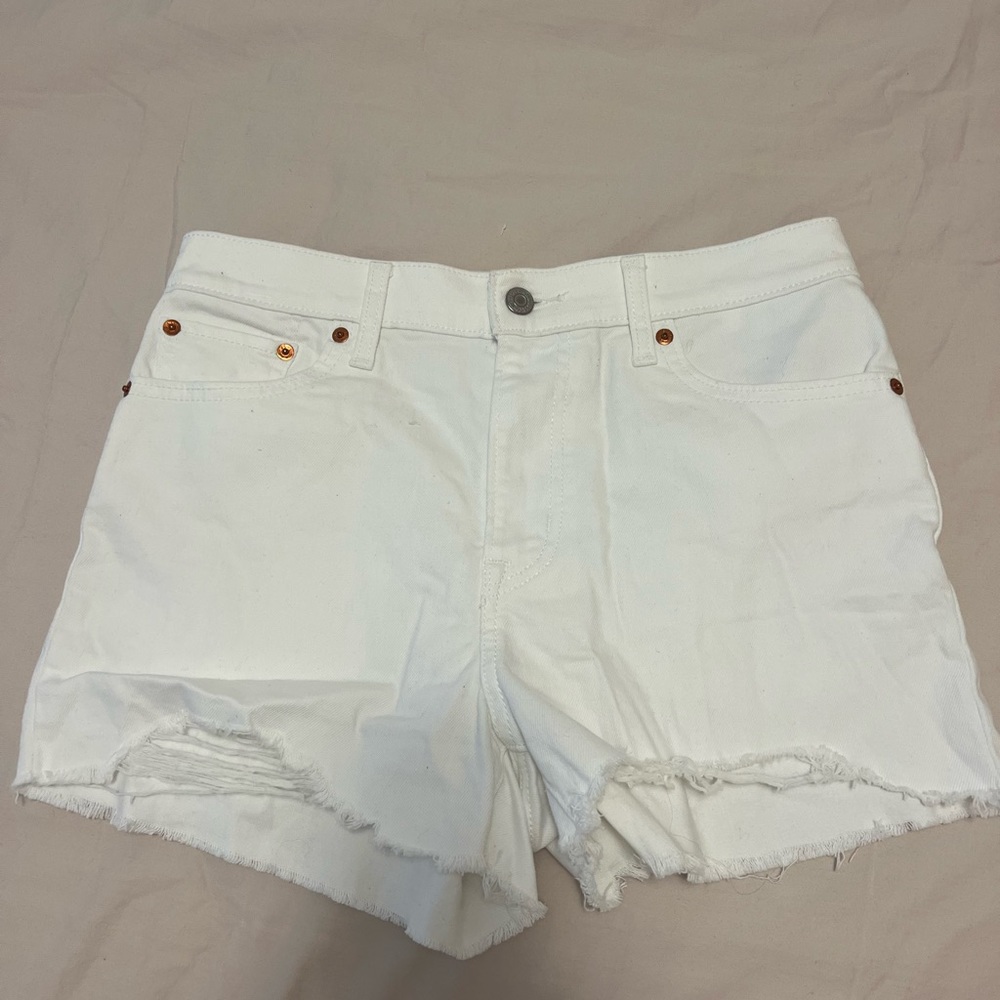 Levi’s High Rise Shorts - Picture 3 of 4